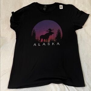 Alaska Moose Graphic T-Shirt (Women’s M)